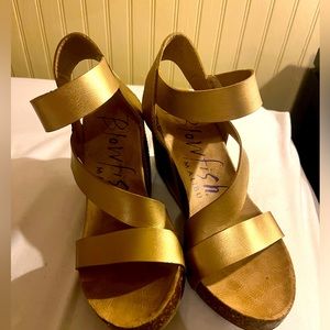 Blowfish Malibu gold and brown wedges 8.5